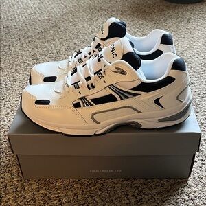 Men’s Vionic 23Walk Classic White & Black Lace-Up Walking Sneakers